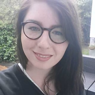 Tutor pic Samantha Edwards (1)-167672-edited.jpeg