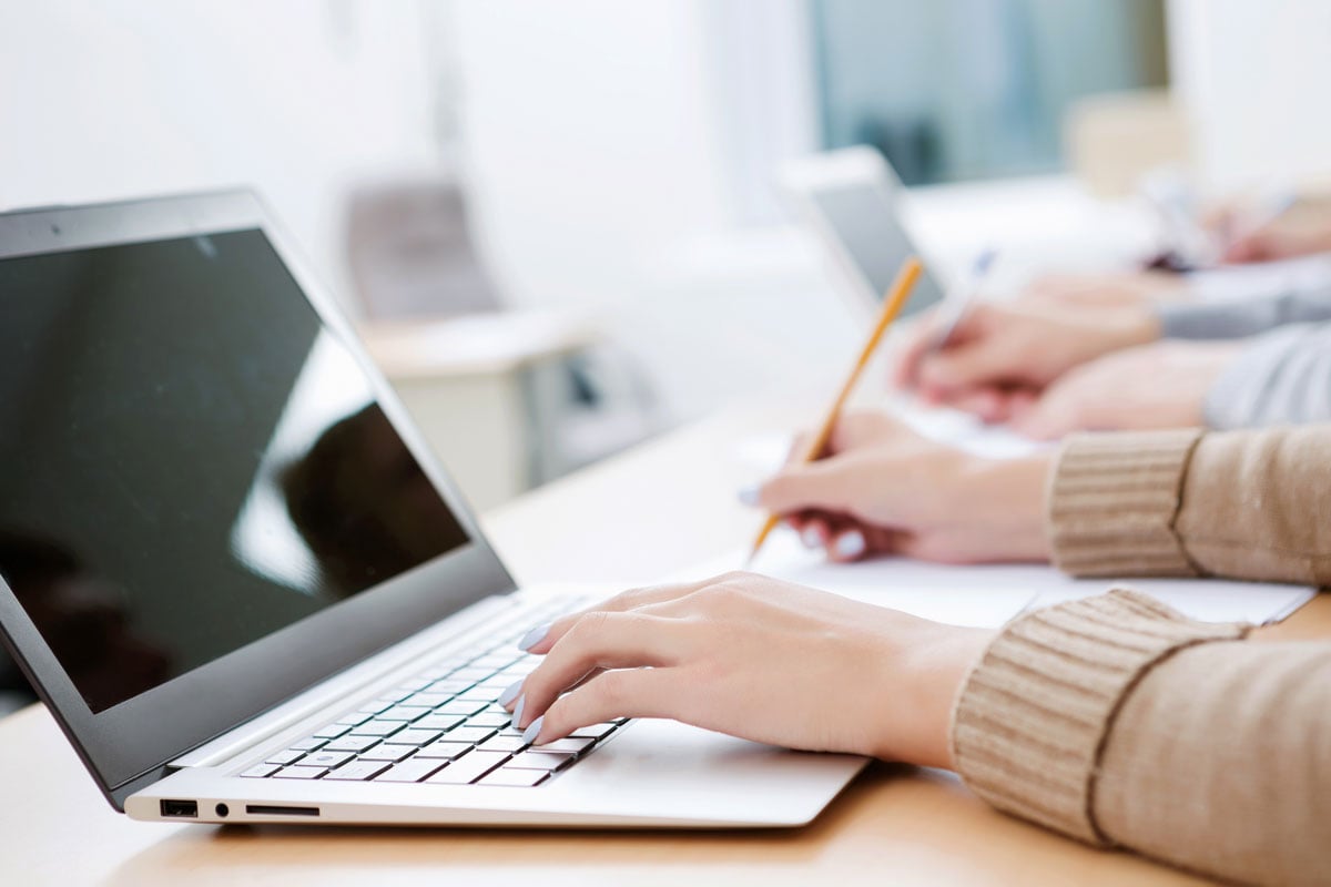 60351071_keyboard_typing